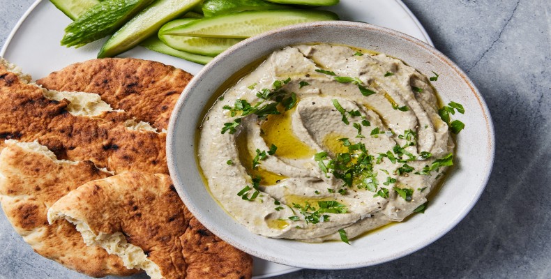 باباغنوج یا دیپ بادمجان و ارده با روغن زیتون