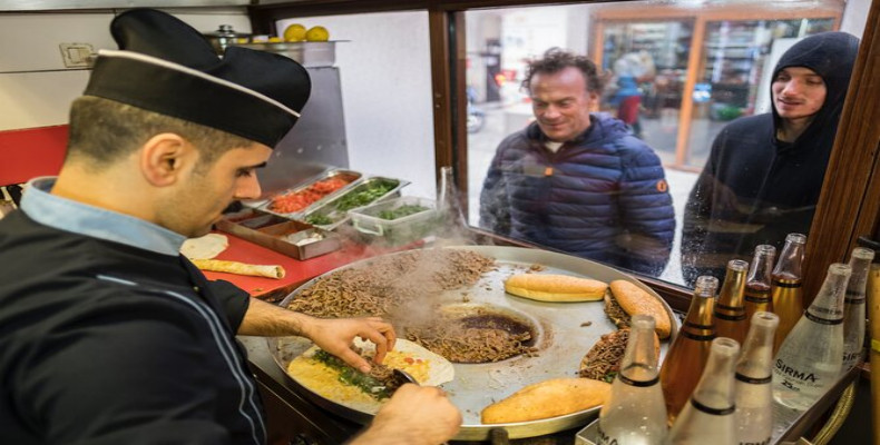 خیابان هوجا پاشا (Hoca Pasa Street) در استانبول