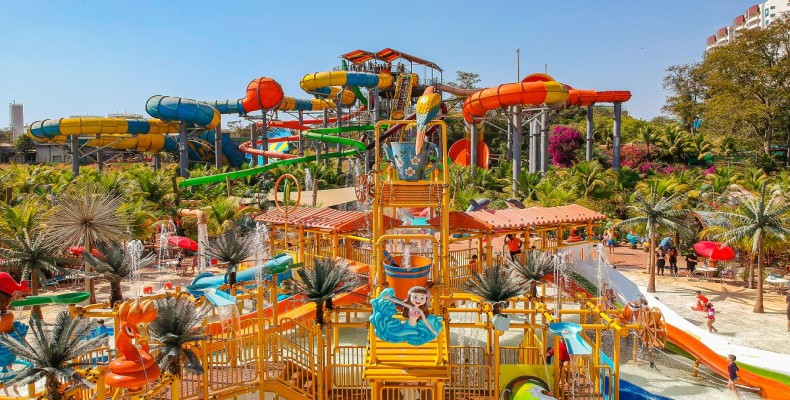 پارک آبی ترماس دوس لارانجایس، الیمپیا، برزیل (Thermas dos Laranjais)