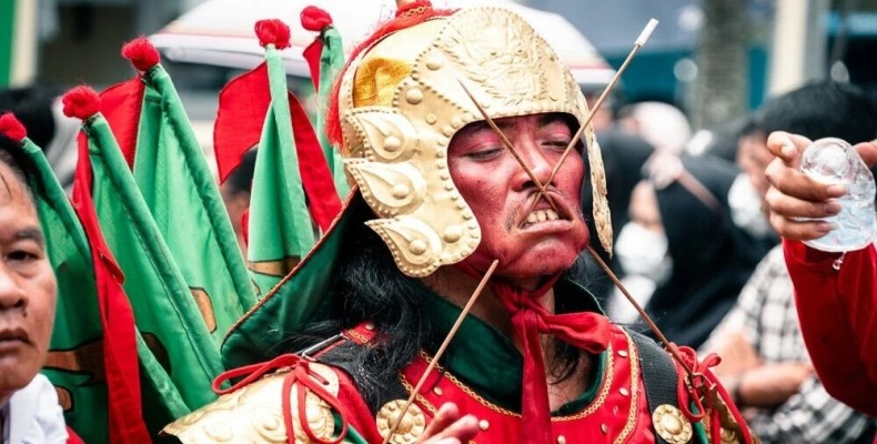 جشن سال نو چینی در اندونزی، بخشی از رسوم عجیب اندونزی
