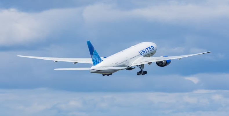 هواپیمای بوئینگ 777-200ER؛ نمونهای از هواپیماهای پهنپیکر در پروازهای طولانی