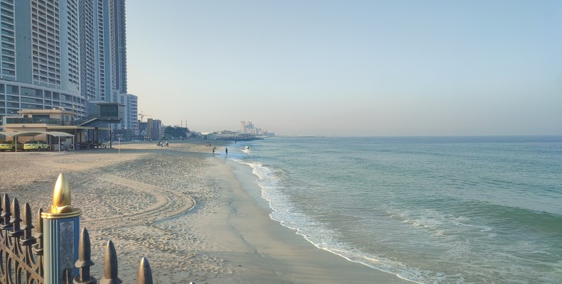 کورنیش عجمان و خط ساحلی آرام – مسیر پیاده‌روی محبوب در جاذبه توریستی عجمان