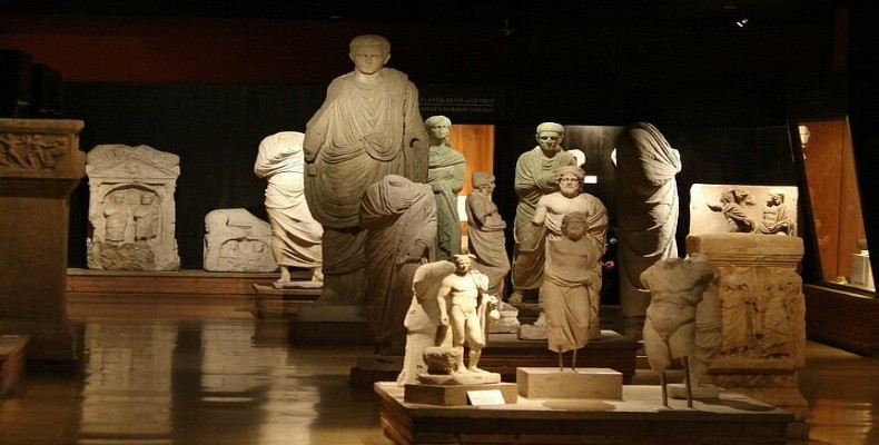 سالن مجسمه ها در موزه باستان شناسی استانبول