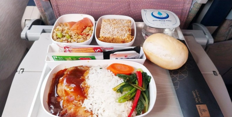 غذا و نوشیدنی در پروازهای امارات با تنوع منو در کلاسهای پروازی