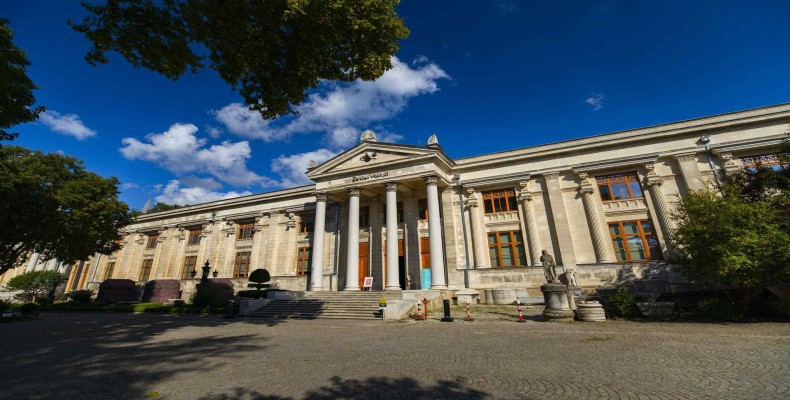 نمای بیرونی ساختمان اصلی موزه باستان شناسی استانبول