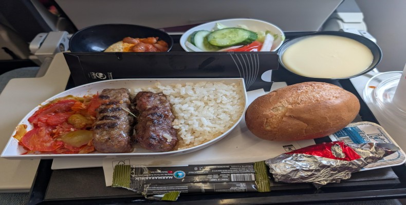 غذای هواپیما در ترکیش ایرلاینز با وعده گرم و سرو کامل در پرواز