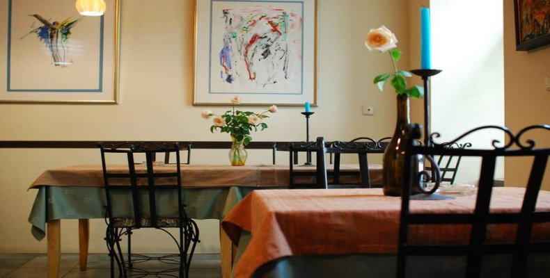 محیط آرام و کلاسیک رستوران دُلماما در ایروان