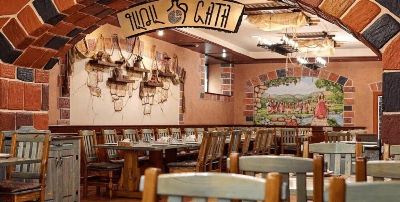 دکور سنتی و فضای داخلی رستوران گاتا در ایروان
