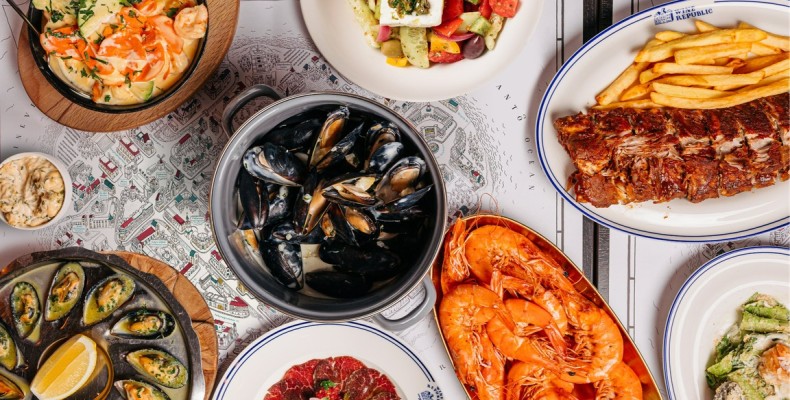 انواع غذاهای دریایی و سالاد در رستوران واین ریپابلیک ایروان