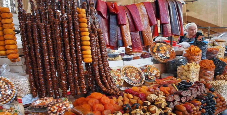 میوههای خشک و آجیل ارمنی در بازارهای محلی