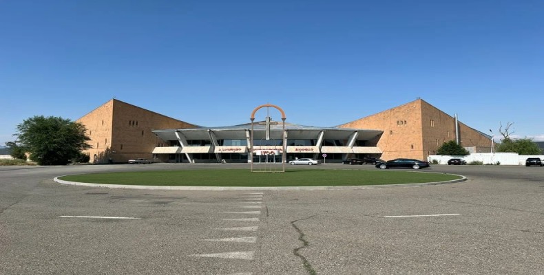 ساختمان ترمینال فرودگاه بینالمللی شیراک گیومری در ارمنستان