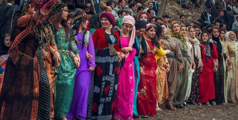 لباس‌های محلی مردانه و زنانه کرمانشاه در آیین‌های کردی