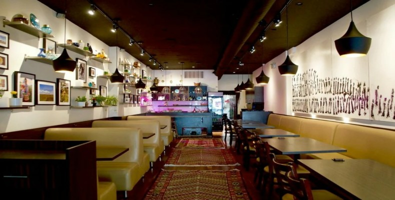 رستوران هربی تورنتو، محیط دنج و غذای ایرانی اصیل شامل زرشک پلو با مرغ و دسر سنتی