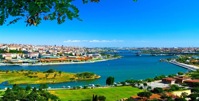 نمای شهر استانبول از تپه پیرلوتی