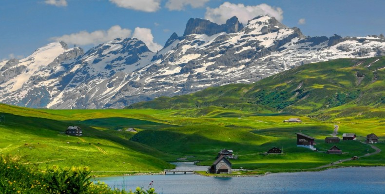طبیعت چشمنواز کوههای آلپ در سوئیس، از سرسبزترین کشورهای جهان