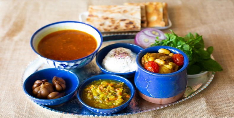 رستوران تخت طاووس تورنتو با فضای سنتی و صبحانه ایرانی اصیل