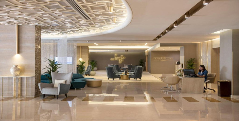 هتل و آپارتمان‌های ۴ ستاره تو سیزن (Two Seasons Hotel & Apartments)