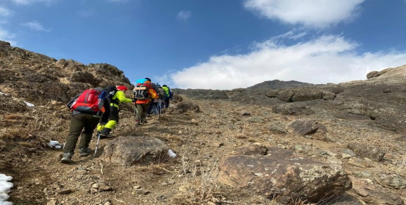 کوهنوردی در مسیرهای سنگی بام کرج و صعود به قله کوه نور عظیمیه