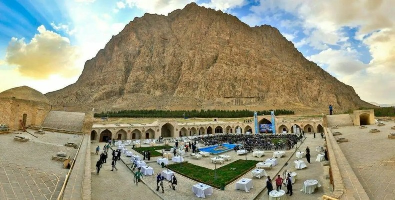 هتل تاریخی کاروانسرای شاهعباسی بیستون