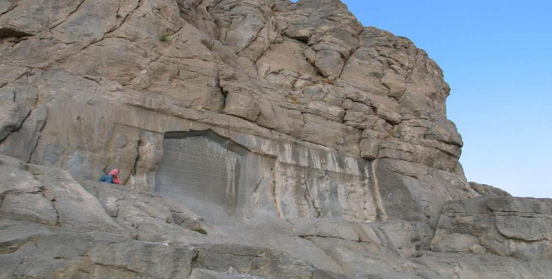 نقش برجسته گودرز و مهرداد اشکانی در مجموعه تاریخی بیستون کرمانشاه