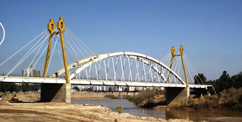 پل پارک جزیره اهواز میان پل سیاه و پل سفید