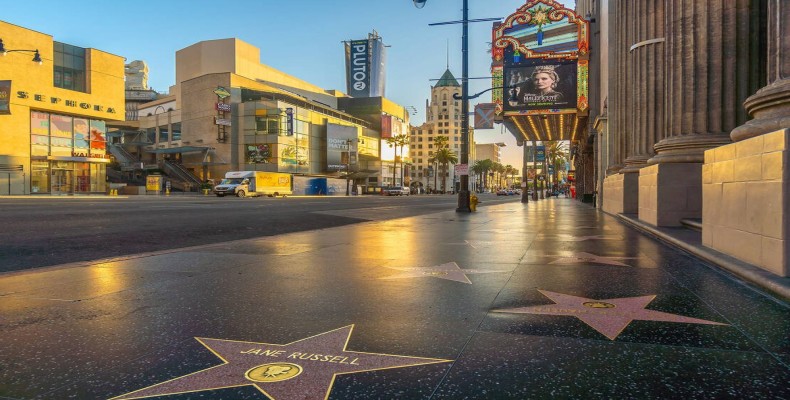 پیاده‌روی مشاهیر در بلوار هالیوود یکی از معروف‌ترین جاهای دیدنی لس آنجلس