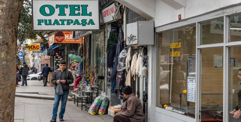 محلههای لالهلی و آکسارای (Laleli–Aksaray) از مناطق شلوغ و کمامن استانبول برای گردشگران