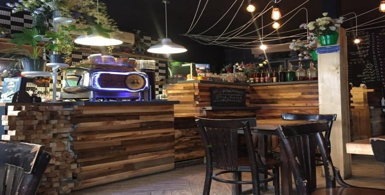 کافه رادیو اصفهان؛ کافه‌ای دنج با موسیقی آرام و قهوه‌های خوش‌طعم