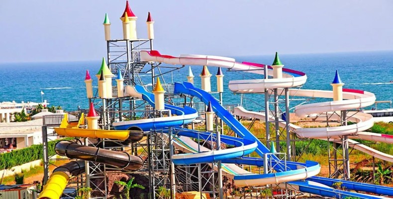 پارک آبی آکوا آنتالیا با سرسرههای متنوع و تفریحات آبی هیجانانگیز