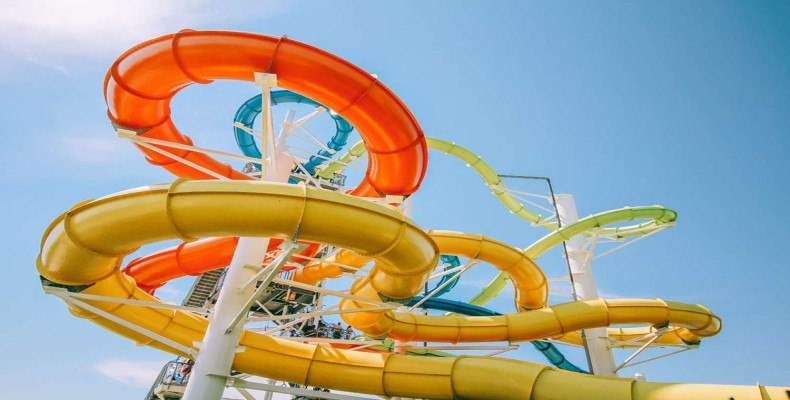 پارک آبی ددمان آنتالیا با سرسرههای متنوع و امکانات تفریحی خانوادگی