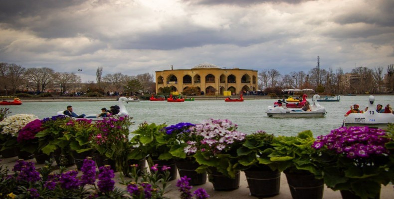 پارک ائل گلی تبریز، یکی از محبوبترین جاذبههای تبریز برای گشت یک روزه