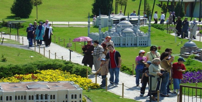 پارک مینیاتوری تبریز، نمایش جاذبههای شهر در یک فضای دیدنی