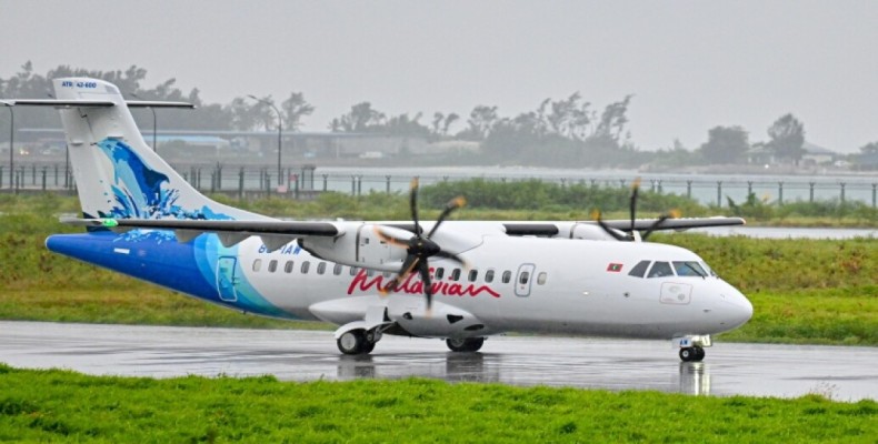 هواپیمای داخلی مالدیو در فرودگاه برای جابهجایی بین جزایر