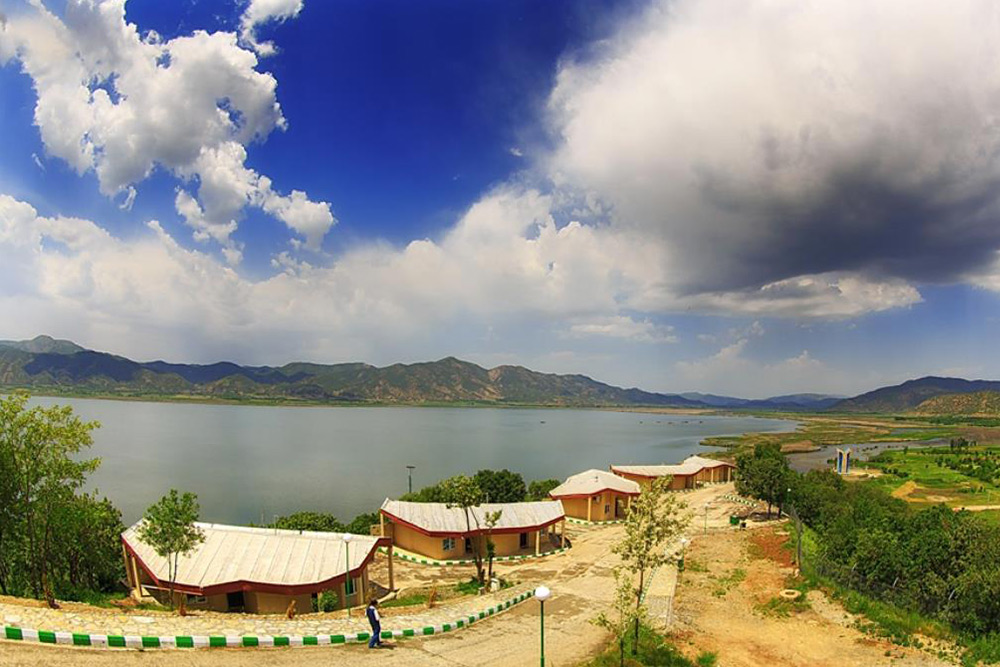 دریاچه زریوار از جاهای دیدنی کردستان