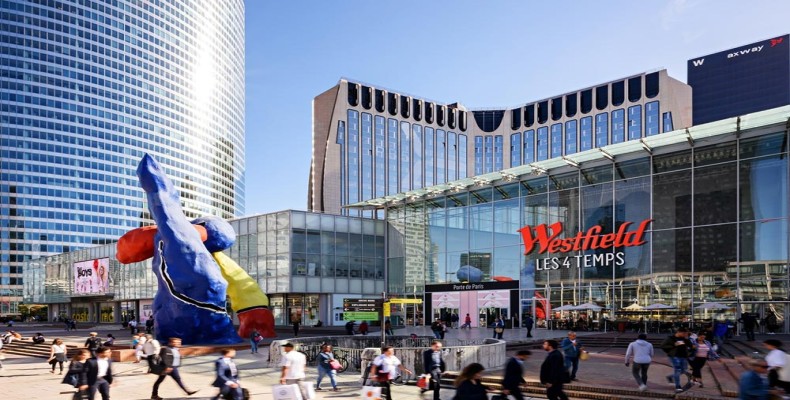 نمای بیرونی مرکز خرید لس فور تمپس پاریس در منطقه لادفانس