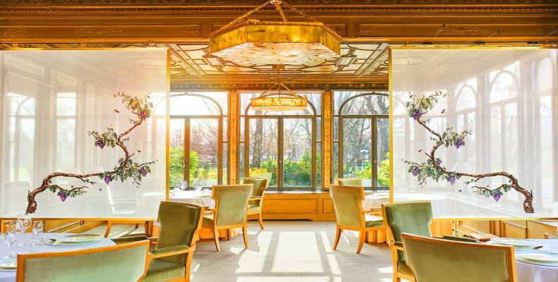 فضای دلنشین و دکور زیبای رستوران پاوین لدوین (Pavillon Ledoyen)