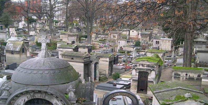 گورستان مونپارناس پاریس با مقبرهها و مجسمههای وهمآور