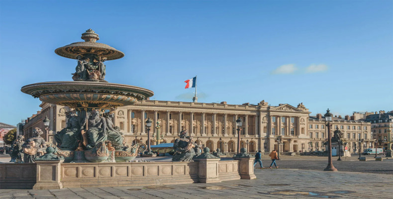 میدان کنکورد (Place de la Concorde) در خیابان شانزه لیزه پاریس