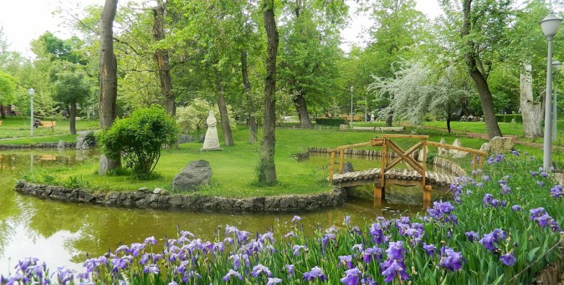 پارک عشاق ایروان با فضای سبز و مسیرهای پیادهروی