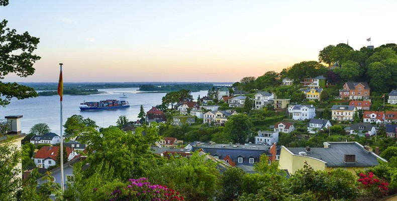 منطقه بلانکنزه Blankenese هامبورگ با خانه‌های رنگارنگ مشرف به رودخانه البه؛ از زیباترین محله‌های دیدنی هامبورگ