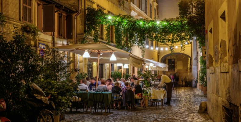 شام خوردن در محله تراستوره رم | تفریحات شبانه رم