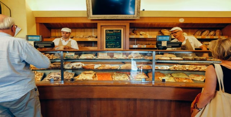 فضای داخلی Forno Campo de’ Fiori؛ نانوایی و غذاخوری محبوب در مرکز رم