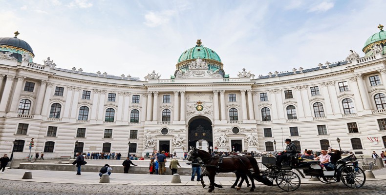 کاخ هافبورگ وین؛ از مهمترین جاذبههای تاریخی سفر انفرادی به وین