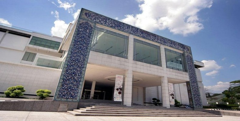 نمای بیرونی موزه هنرهای اسلامی مالزی در کوالالامپور