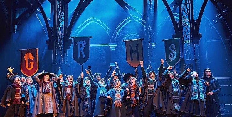 اجرای زنده تئاتر موزیکال در هامبورگ؛ یکی از محبوب‌ترین تفریحات فرهنگی و جاذبه‌های دیدنی هامبورگ
