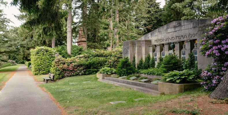 گورستان اولسدورف هامبورگ با فضای سبز و مجسمه‌های سنگی؛ یکی از آرام‌ترین مکان‌های دیدنی شهر