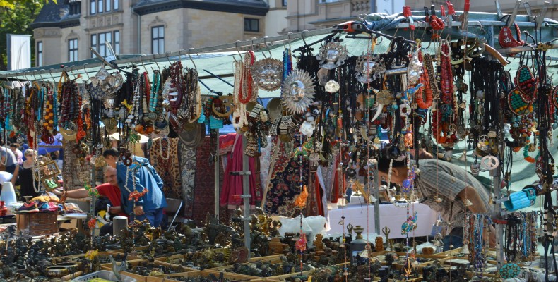 بازار دستدوم شوماینکای و غرفههای محلی فرانکفورت