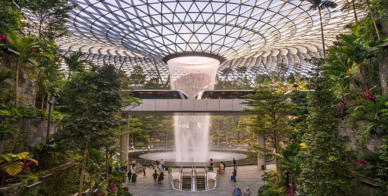 آبشار Jewel در فرودگاه چانگی سنگاپور