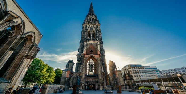 یادبود سنت نیکولای St. Nikolai Memorial هامبورگ؛ بنای تاریخی و نماد یادآوری جنگ جهانی دوم در آلمان