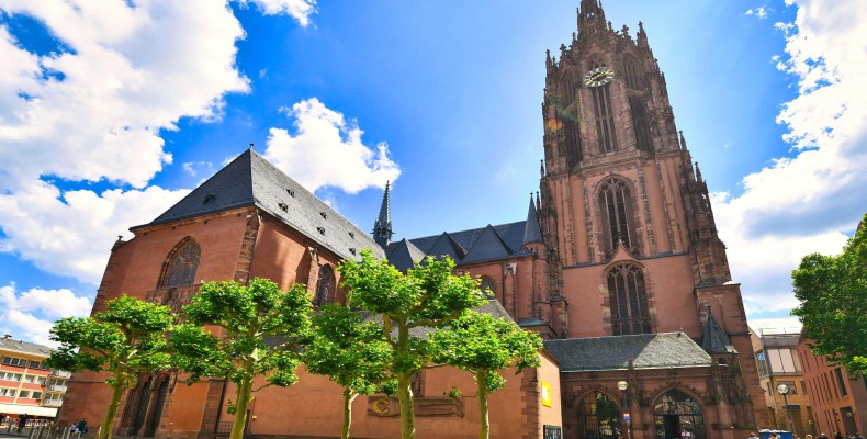 کلیسای سنت بارتولومئو با معماری گوتیک در فرانکفورت